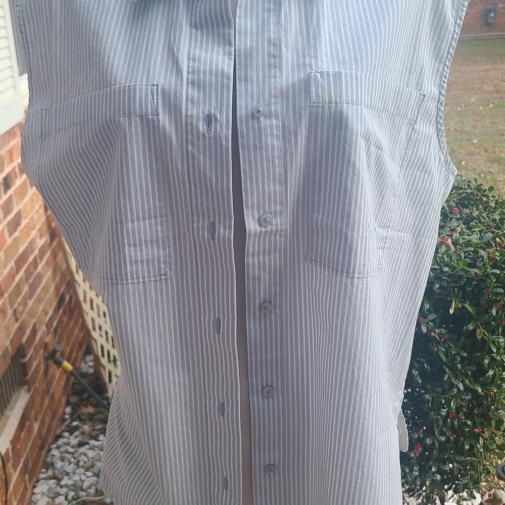 Banana Republic Men's Gray Striped Button Down Shirt